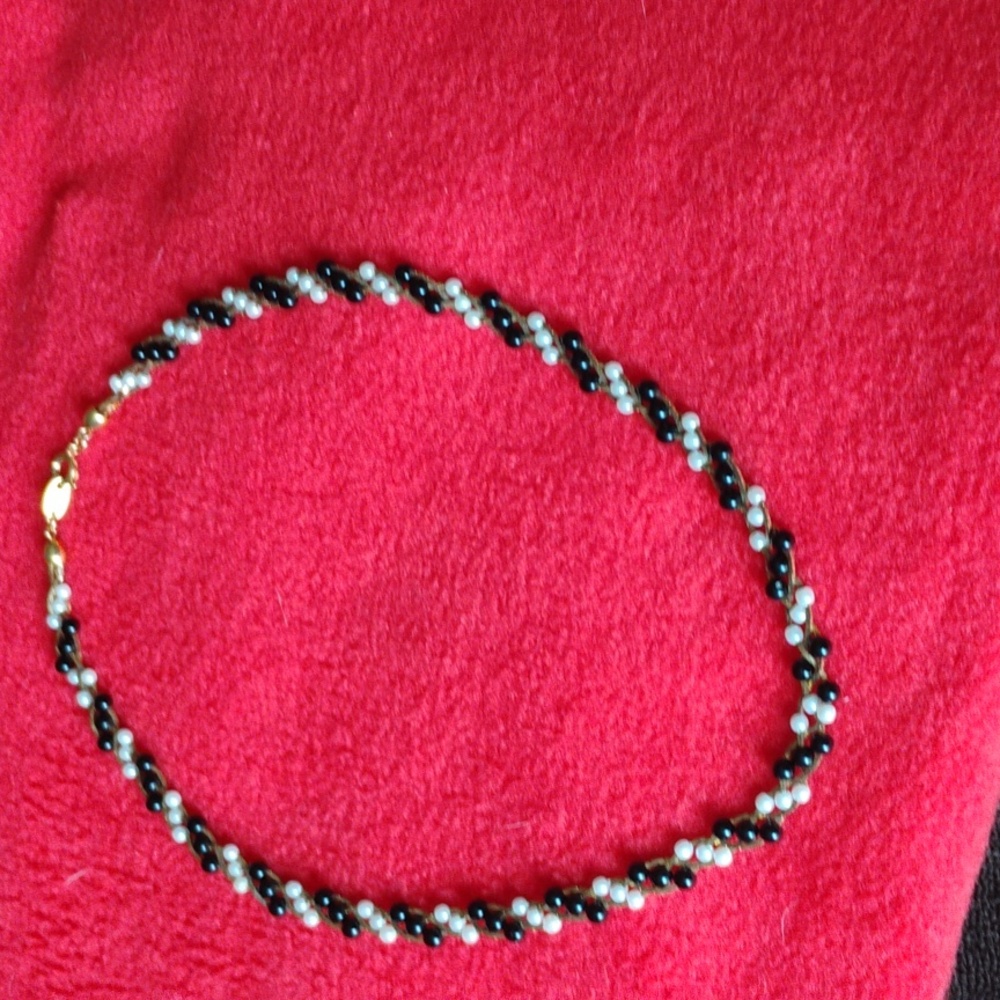 Traffari pearl, white and black necklace with pierced earrings. - Picture 2 of 5